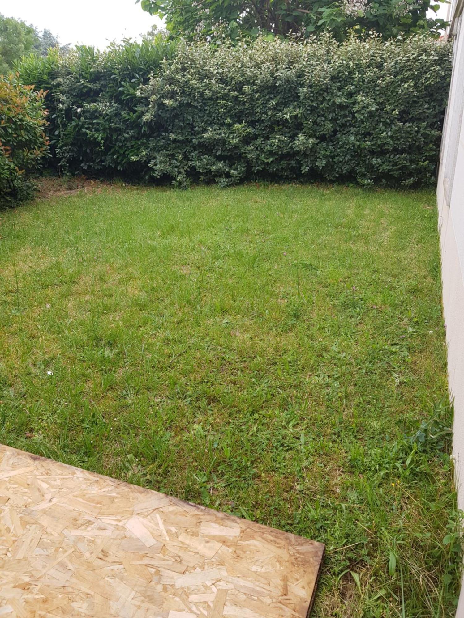 Avec Jardin Apartment *